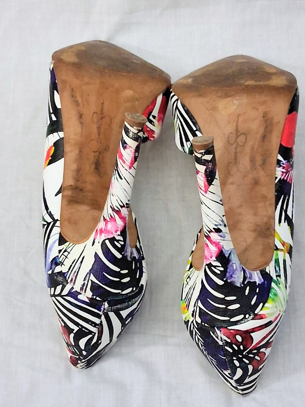 Jessica Simpson Tropical Print Pointed Toe Pumps - White Multicolor - Picture 7 of 7
